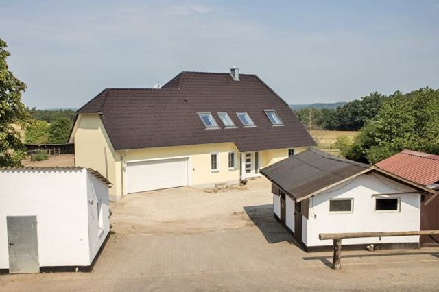Bayer, nahe Nürnberg, Reitanlage mit Reithalle und mehreren Häusern zu verkaufen