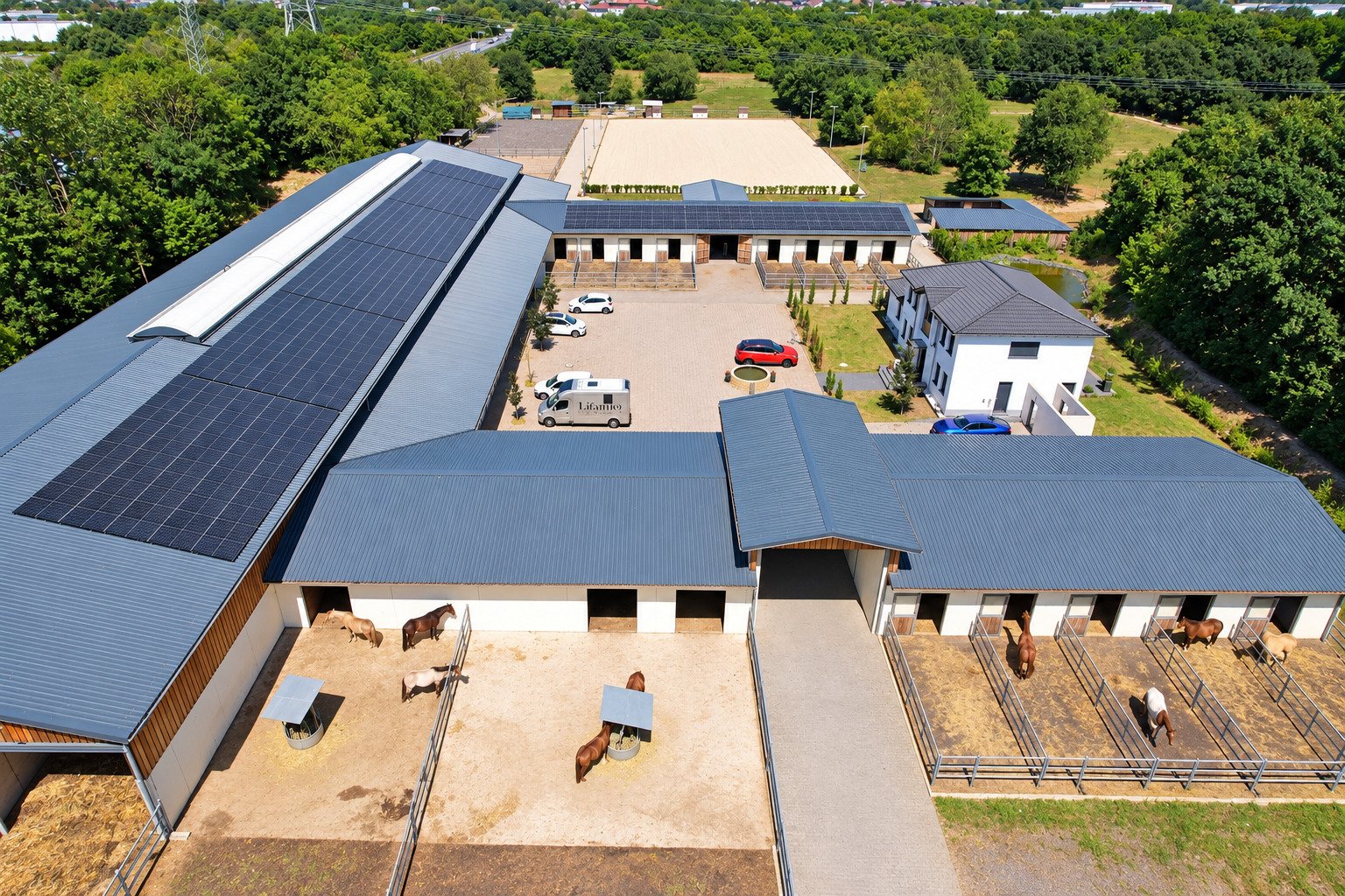 Troisdorf: Modern equestrian facility – ideally located in the Bonn/Cologne catchment area! 
