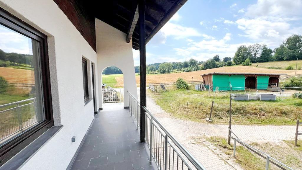 2545IZ Bavaria, Upper Palatinate, 35 min Regensburg - large house with horse stables, riding arena, riding arena