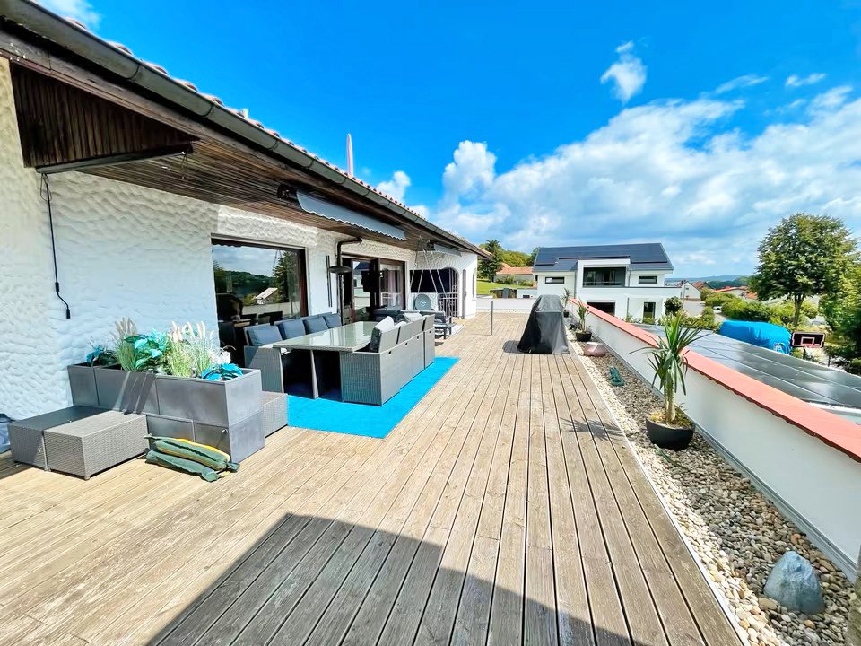 2601 Germany, East Hesse, Fulda district, 36154 Hosenfeld, large house with granny flat + horse stable for sale