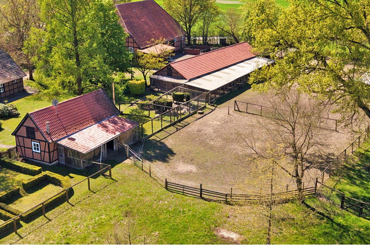 2611-1 Hamburg, equestrian property, riding estate, house with horsestable for sale 2611-1 Hamburg, equestrian property, riding estate, house with horsestable for sale