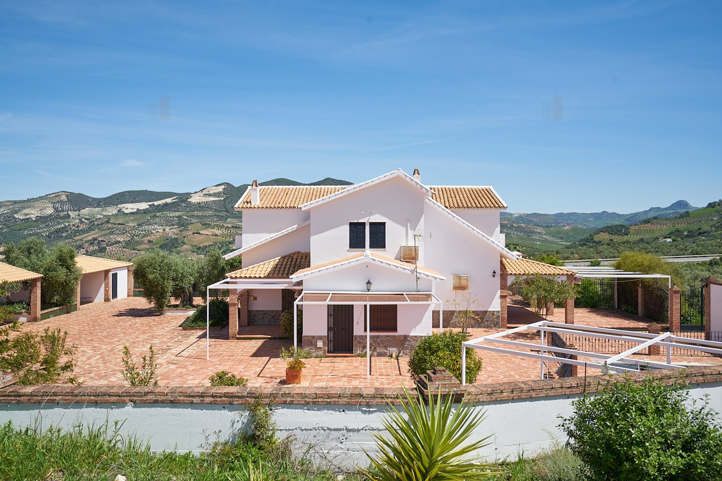 Olvera: Andalusia, province Cadiz, Olvera - countryhouse with pool, olivetrees and nice view for sale Olvera: Andalusia, province Cadiz, Olvera - countryhouse with pool, olivetrees and nice view for sale